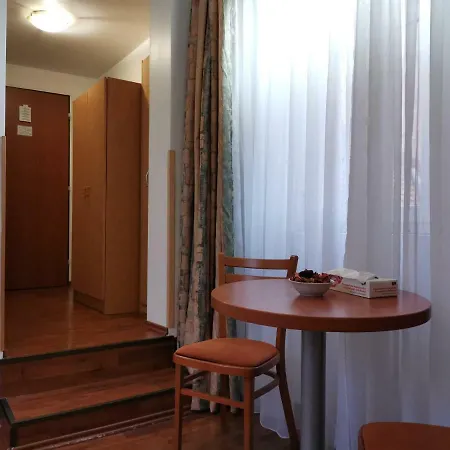 Hotel apartamentowy Auspicie 3*